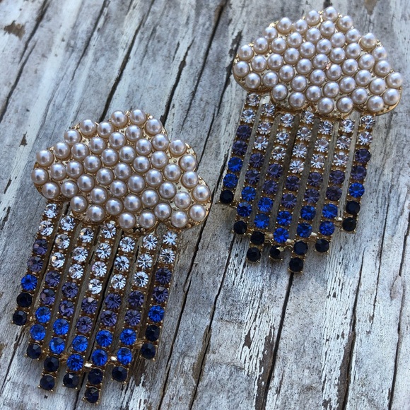 🌧Silver Lining Drop Earrings! - Picture 2 of 5